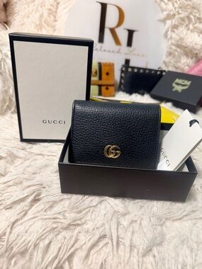 Gucci Black Grained Leather Wallet with Gold Double G